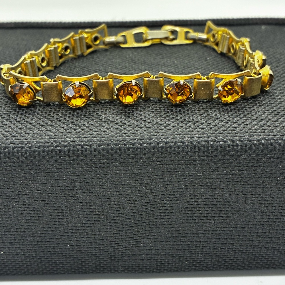 Elegant Gold Bracelet with Amber Stones